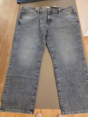 Denver Hayes Men's Straight Jeans in Faded Blue Denim
